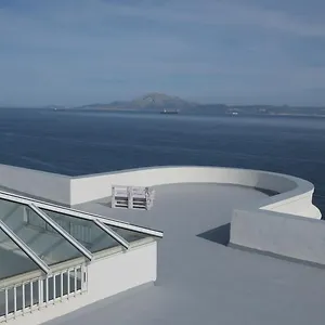 Floating House Тарифа